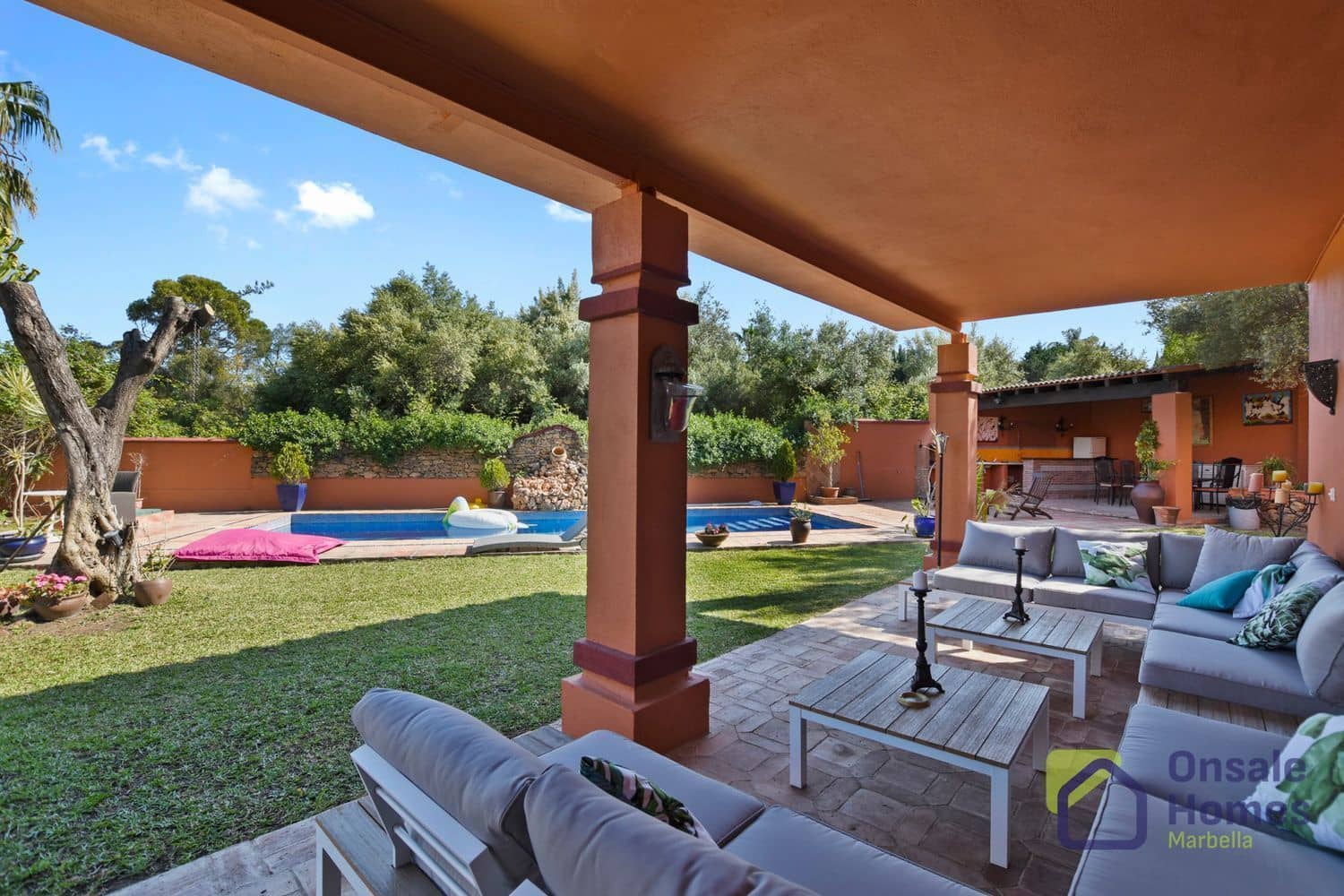 6 slaapkamer Villa te koop in Nueva Andalucia met zwembad garage - € 2.290.000 (Ref: 8569448)