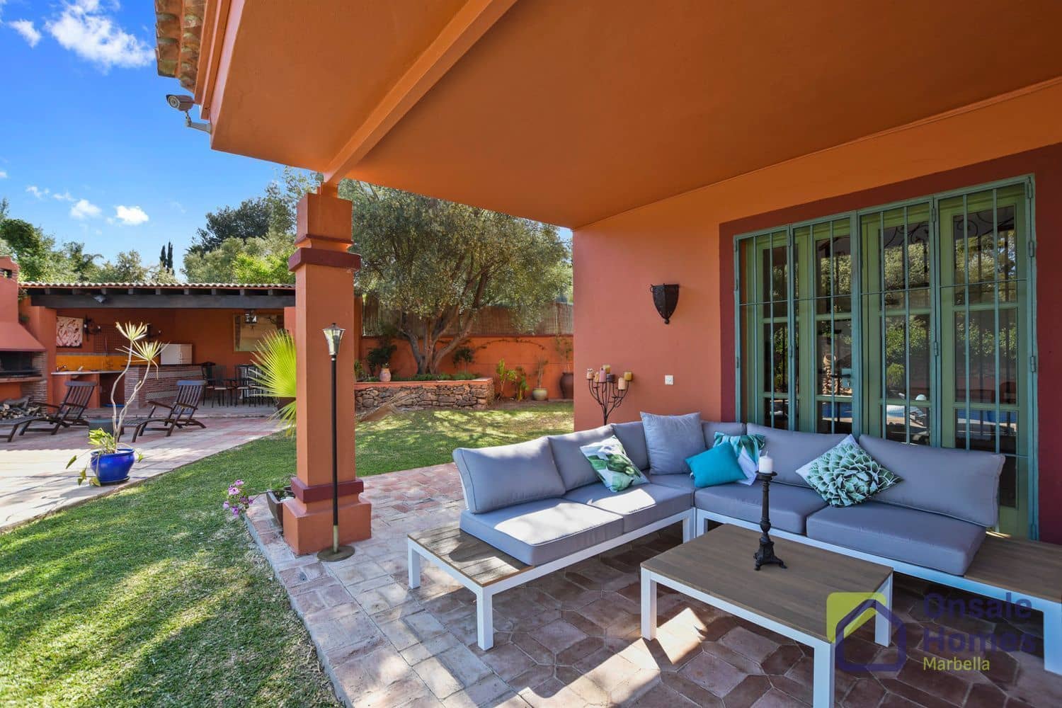 6 slaapkamer Villa te koop in Nueva Andalucia met zwembad garage - € 2.290.000 (Ref: 8569448)