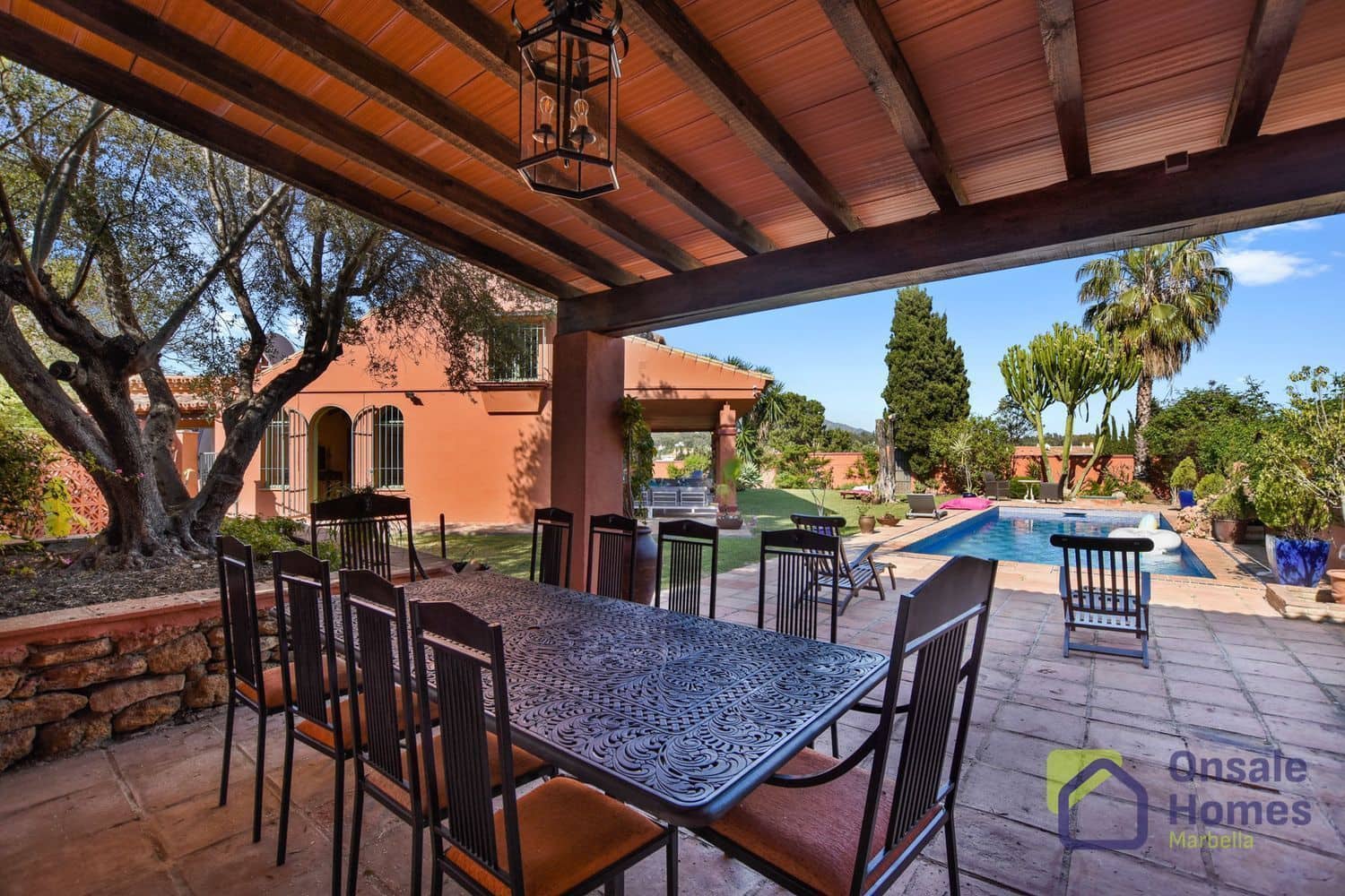 6 slaapkamer Villa te koop in Nueva Andalucia met zwembad garage - € 2.290.000 (Ref: 8569448)