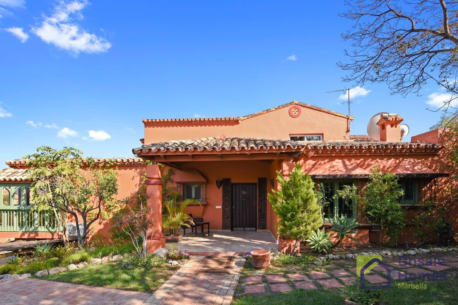 6 slaapkamer Villa te koop in Nueva Andalucia met zwembad garage - € 2.290.000 (Ref: 8569448)