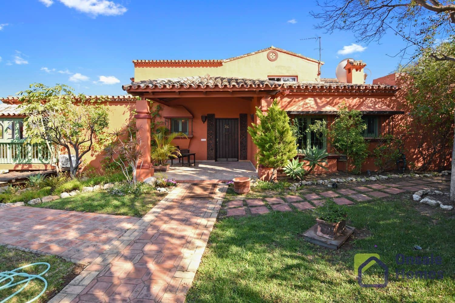 6 slaapkamer Villa te koop in Nueva Andalucia met zwembad garage - € 2.290.000 (Ref: 8569448)