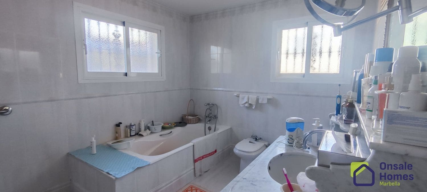 6 bedroom Villa for sale in Marbesa with pool garage - € 1,250,000 (Ref: 8821583)