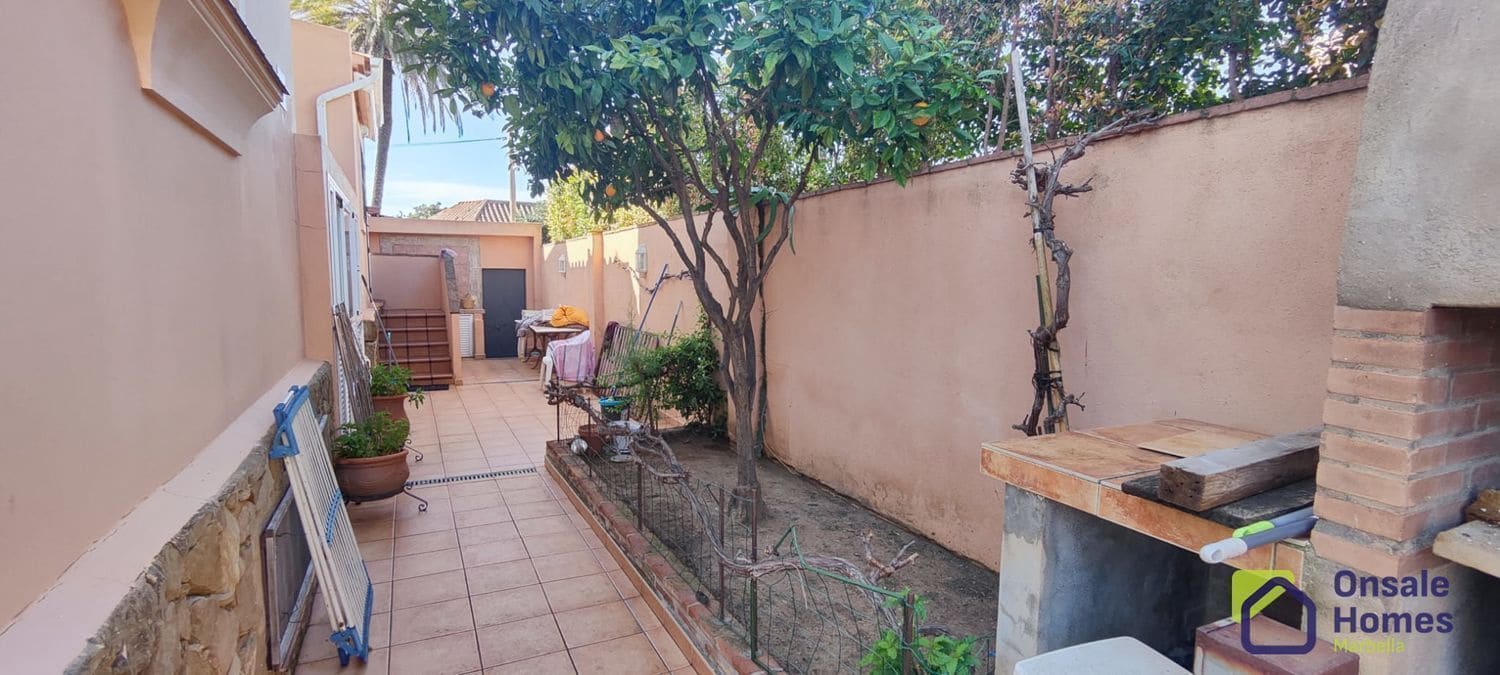 6 bedroom Villa for sale in Marbesa with pool garage - € 1,250,000 (Ref: 8821583)