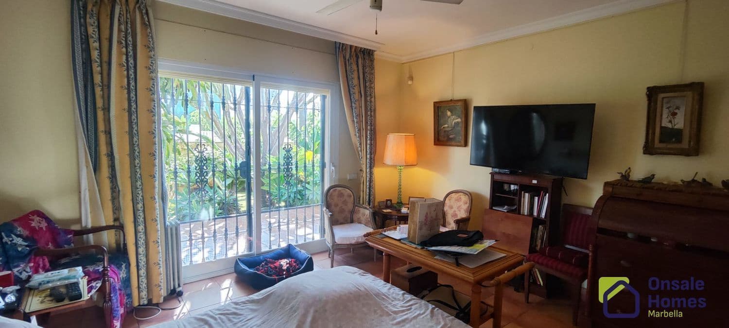 6 bedroom Villa for sale in Marbesa with pool garage - € 1,250,000 (Ref: 8821583)