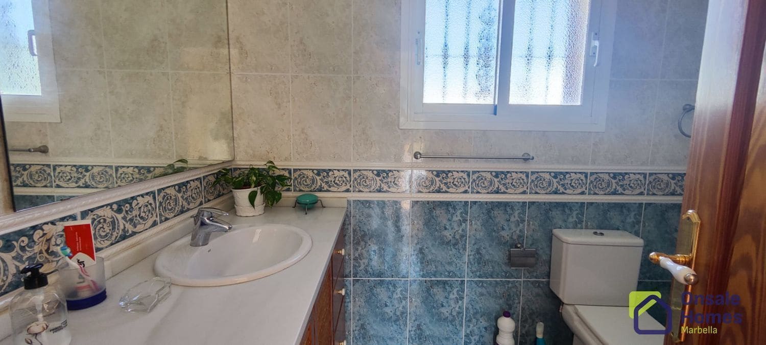 6 bedroom Villa for sale in Marbesa with pool garage - € 1,250,000 (Ref: 8821583)