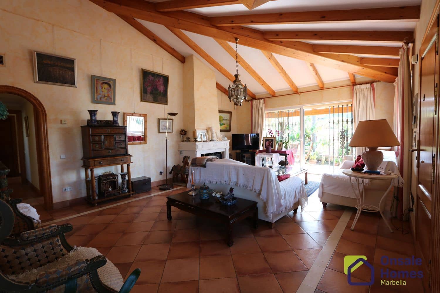 6 bedroom Villa for sale in Marbesa with pool garage - € 1,250,000 (Ref: 8821583)