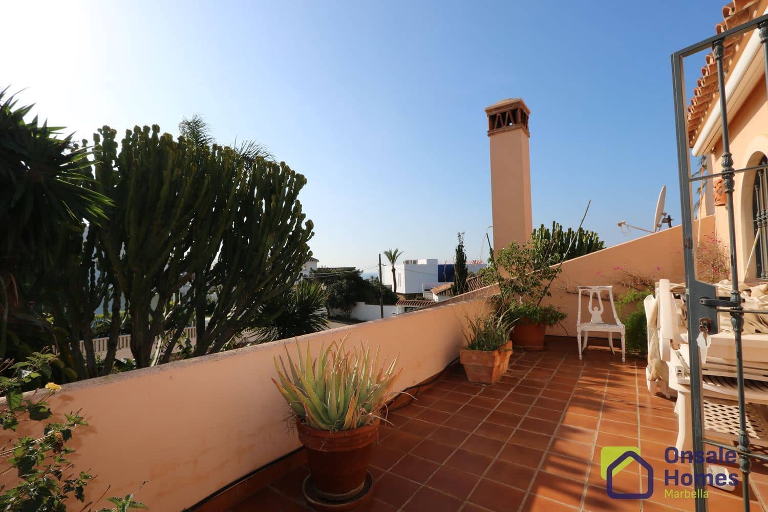 6 bedroom Villa for sale in Marbesa with pool garage - € 1,250,000 (Ref: 8821583)