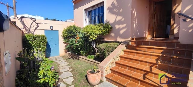 6 bedroom Villa for sale in Marbesa, Marbella with pool garage - € 1,250,000 (Ref: 8821583)