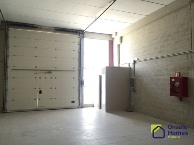 Erhverv til leje i Los Naranjos, Marbella - € 2.700 (Ref: 9006650)