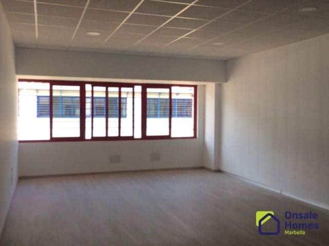 Erhverv til leje i Los Naranjos, Marbella - € 2.700 (Ref: 9006650)