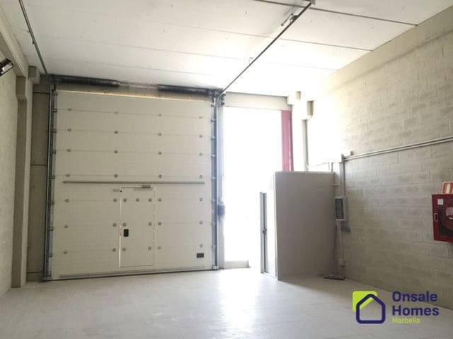 Erhverv til leje i Los Naranjos, Marbella - € 2.700 (Ref: 9006650)