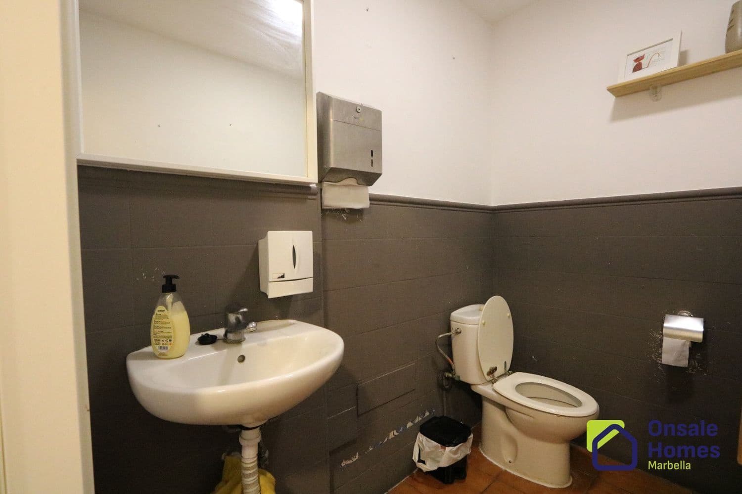 Kaupallinen vuokrattavana paikassa Marbella - 2 000 € (Ref: 9019787)