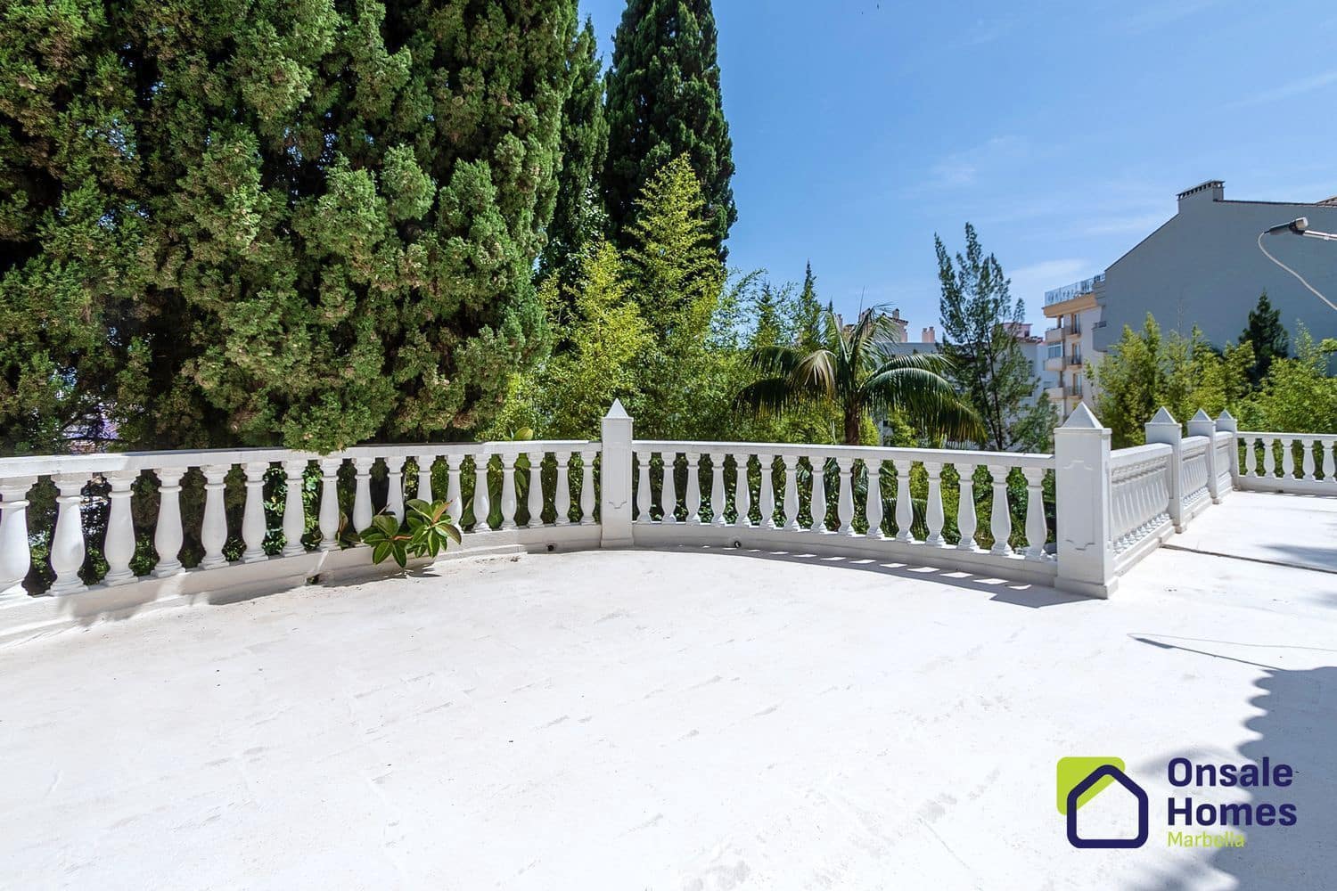 5 soveværelse Villa til salg i Marbella med swimmingpool garage - € 2.300.000 (Ref: 9075665)