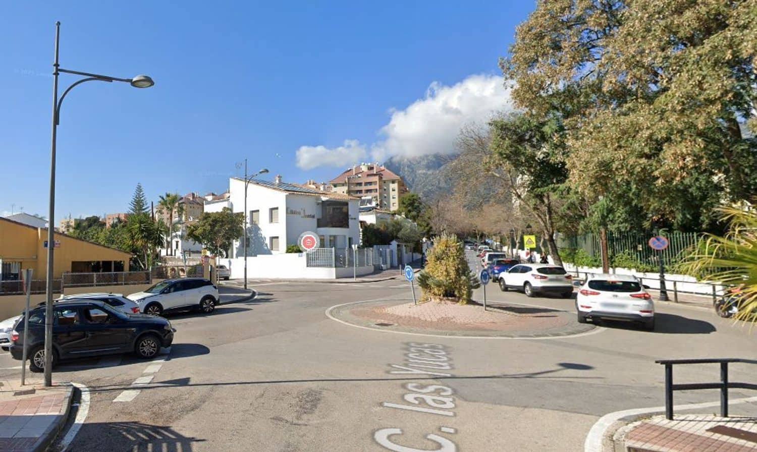 12 soveværelse Villa til salg i Marbella med garage - € 1.699.000 (Ref: 9145215)