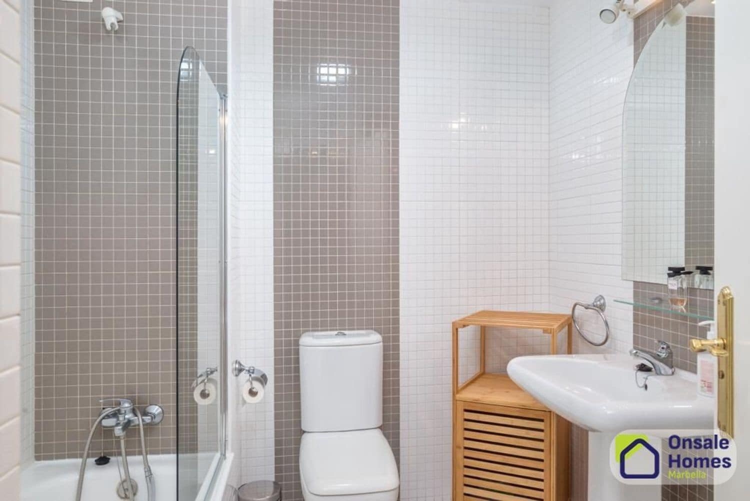 Apartamento de 2 habitaciones en La Reserva en alquiler con piscina garaje - 1.700 € (Ref: 9228170)