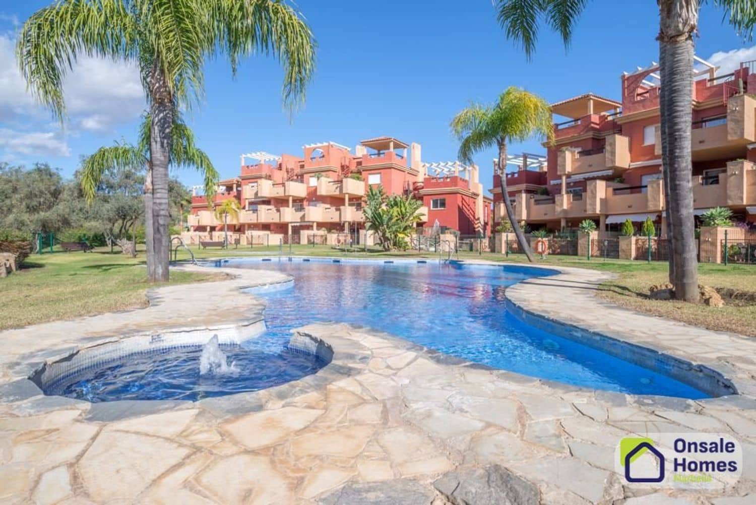 Apartamento de 2 habitaciones en La Reserva en alquiler con piscina garaje - 1.700 € (Ref: 9228170)