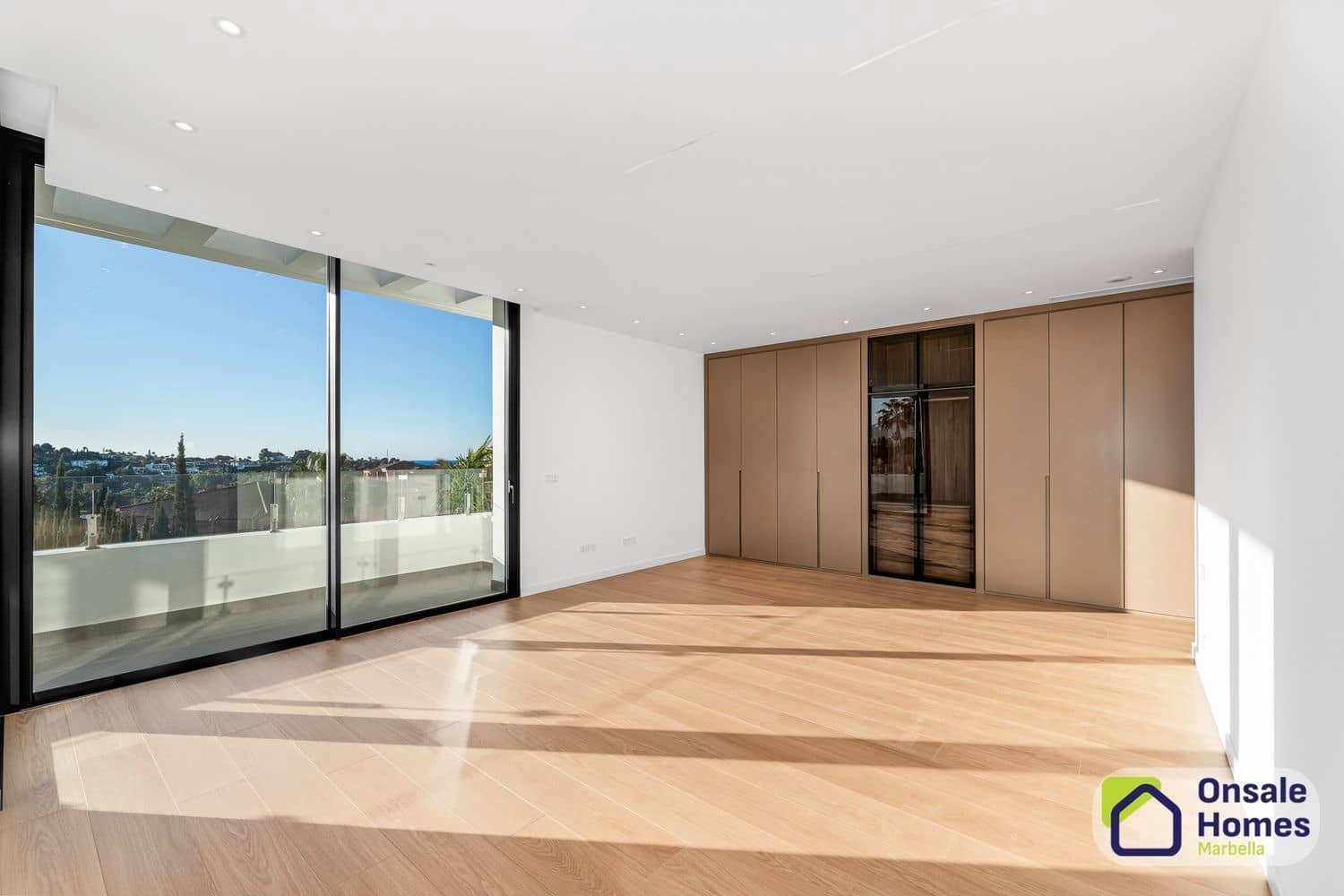 6 bedroom Villa for sale in New Golden Mile with pool garage - € 3,990,000 (Ref: 9251716)