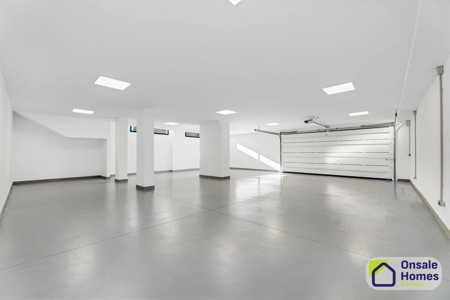 6 bedroom Villa for sale in New Golden Mile with pool garage - € 3,990,000 (Ref: 9251716)