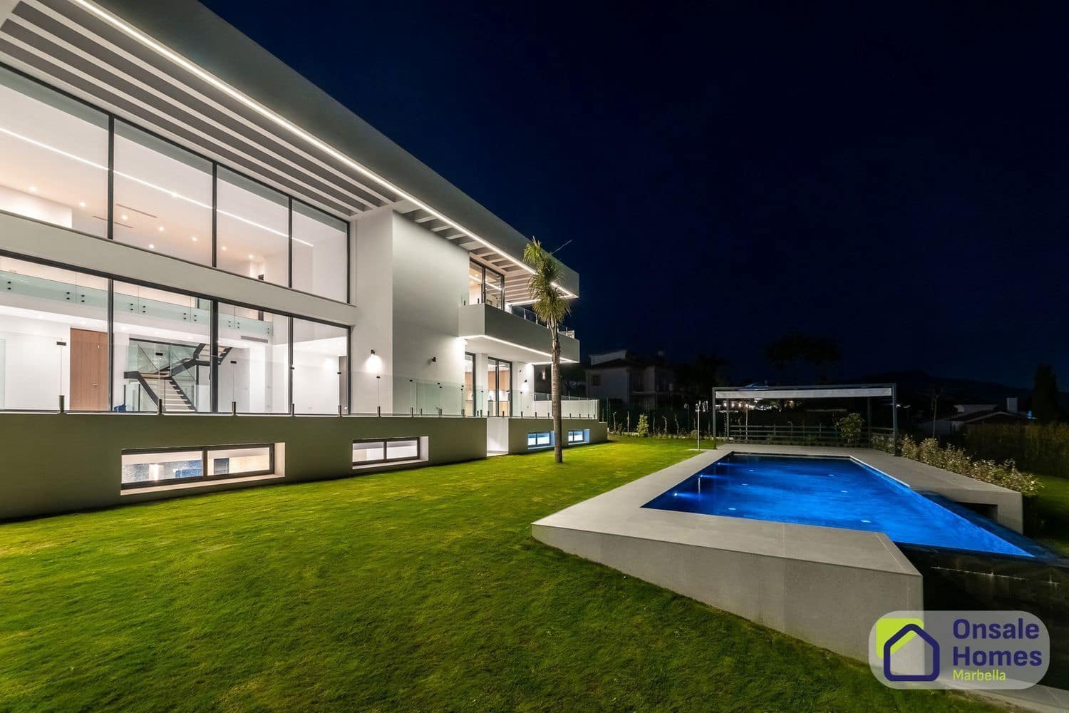 6 bedroom Villa for sale in New Golden Mile with pool garage - € 3,990,000 (Ref: 9251716)