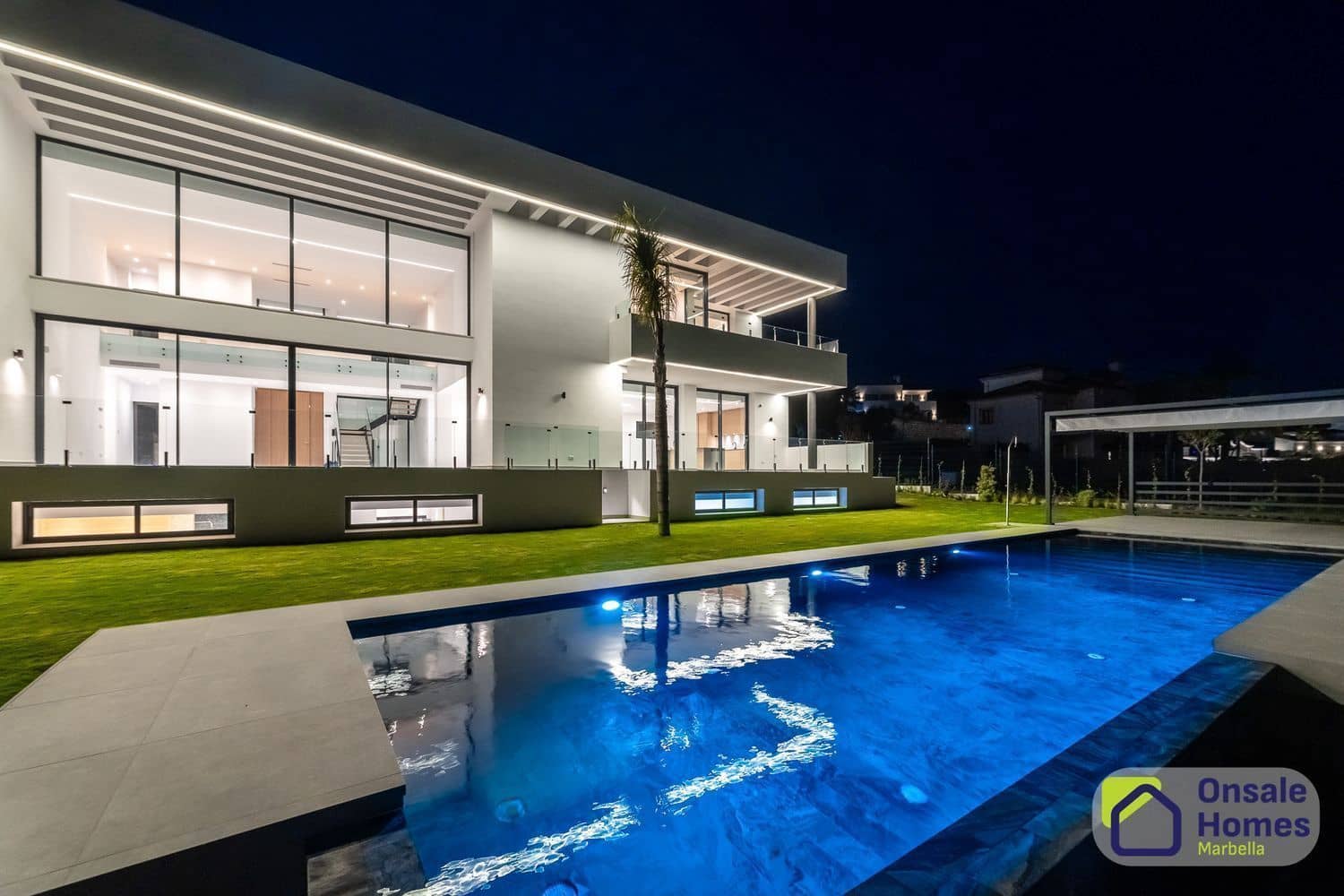 6 bedroom Villa for sale in New Golden Mile with pool garage - € 3,990,000 (Ref: 9251716)