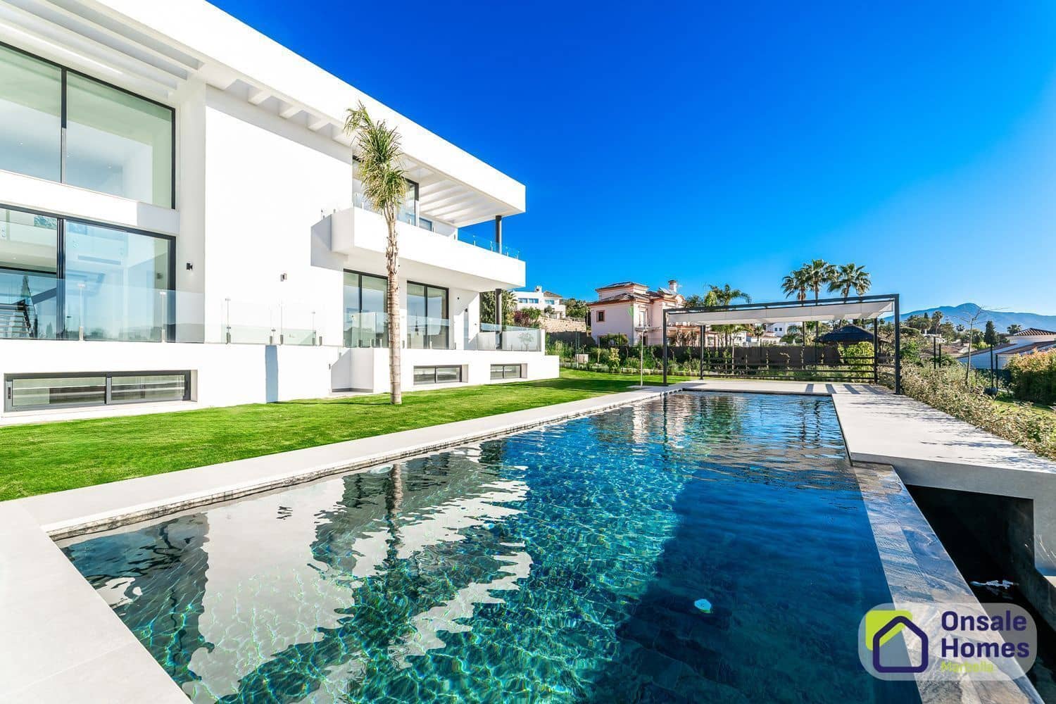6 bedroom Villa for sale in New Golden Mile with pool garage - € 3,990,000 (Ref: 9251716)