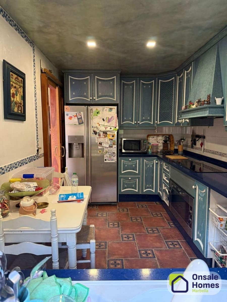 3 soveværelse Byhus til salg i Marbella med garage - € 590.000 (Ref: 9300342)