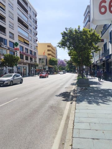 Commercial for rent in Ricardo Soriano, Marbella - € 2,200 (Ref: 9312202)