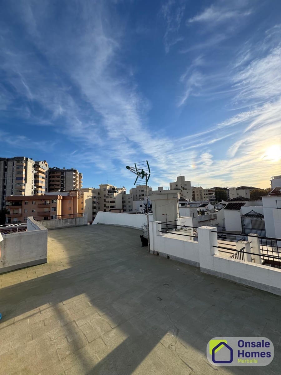 5 bedroom Commercial for sale in Marbella - € 2,100,000 (Ref: 9367962)