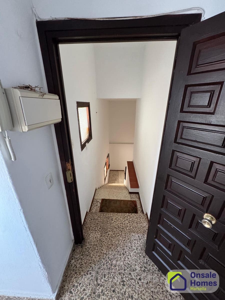 5 bedroom Commercial for sale in Marbella - € 2,100,000 (Ref: 9367962)