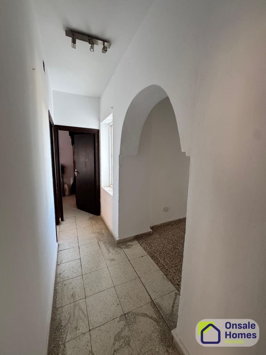 5 bedroom Commercial for sale in Marbella - € 2,100,000 (Ref: 9367962)