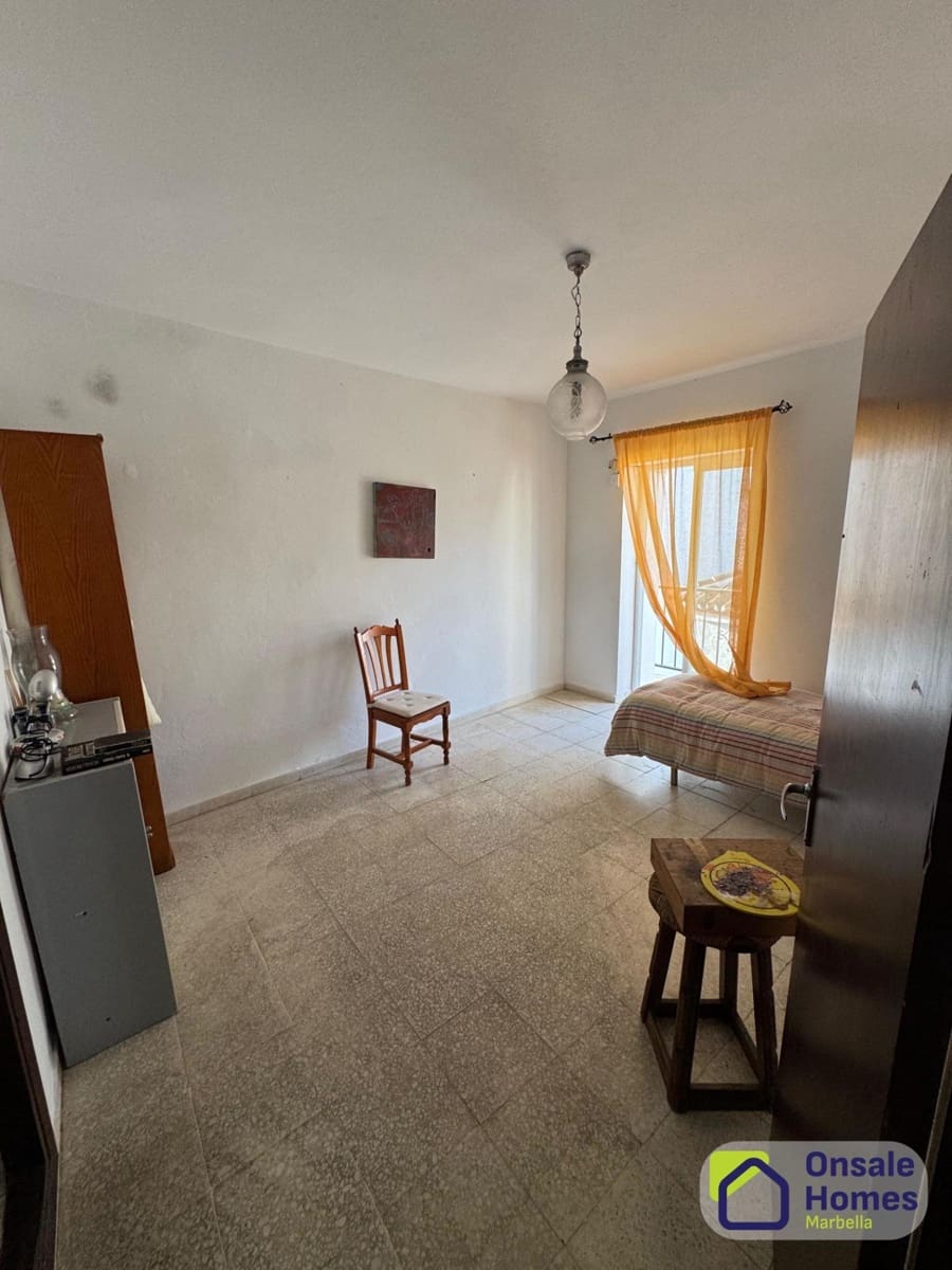 5 bedroom Commercial for sale in Marbella - € 2,100,000 (Ref: 9367962)