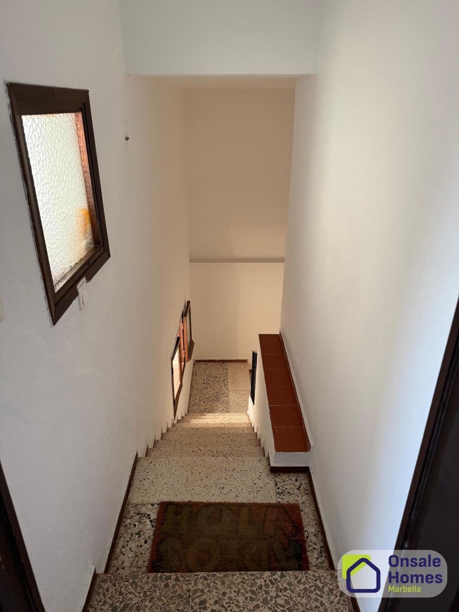 5 bedroom Commercial for sale in Marbella - € 2,100,000 (Ref: 9367962)