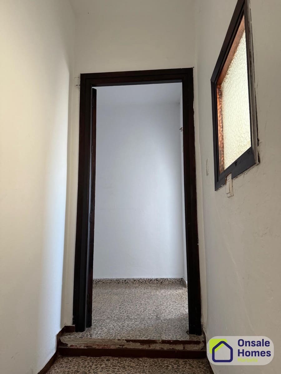 5 bedroom Commercial for sale in Marbella - € 2,100,000 (Ref: 9367962)