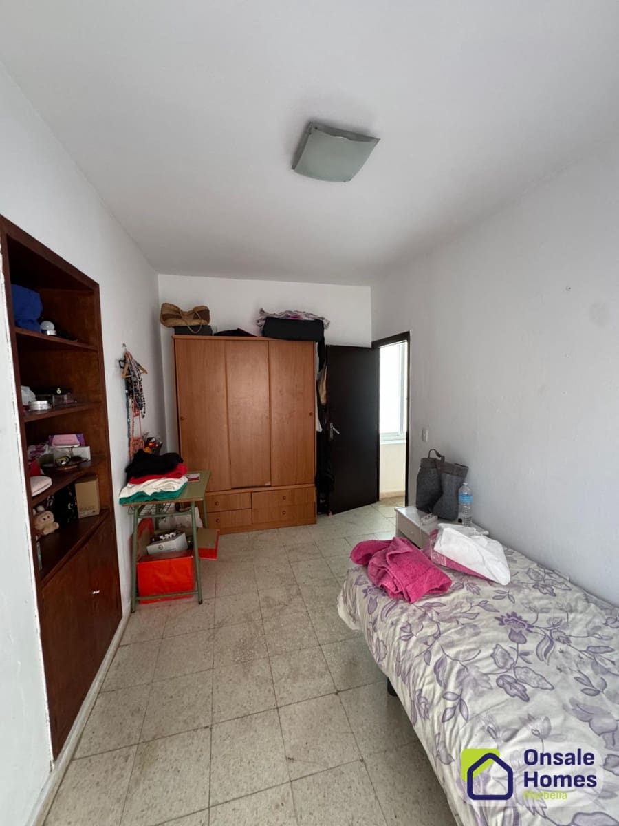 5 bedroom Commercial for sale in Marbella - € 2,100,000 (Ref: 9367962)