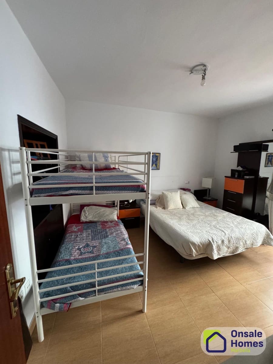 5 bedroom Commercial for sale in Marbella - € 2,100,000 (Ref: 9367962)