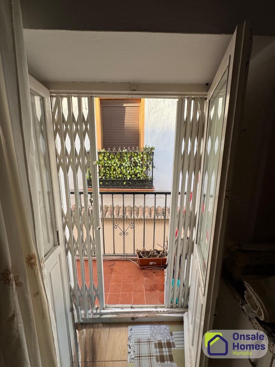 5 bedroom Commercial for sale in Marbella - € 2,100,000 (Ref: 9367962)