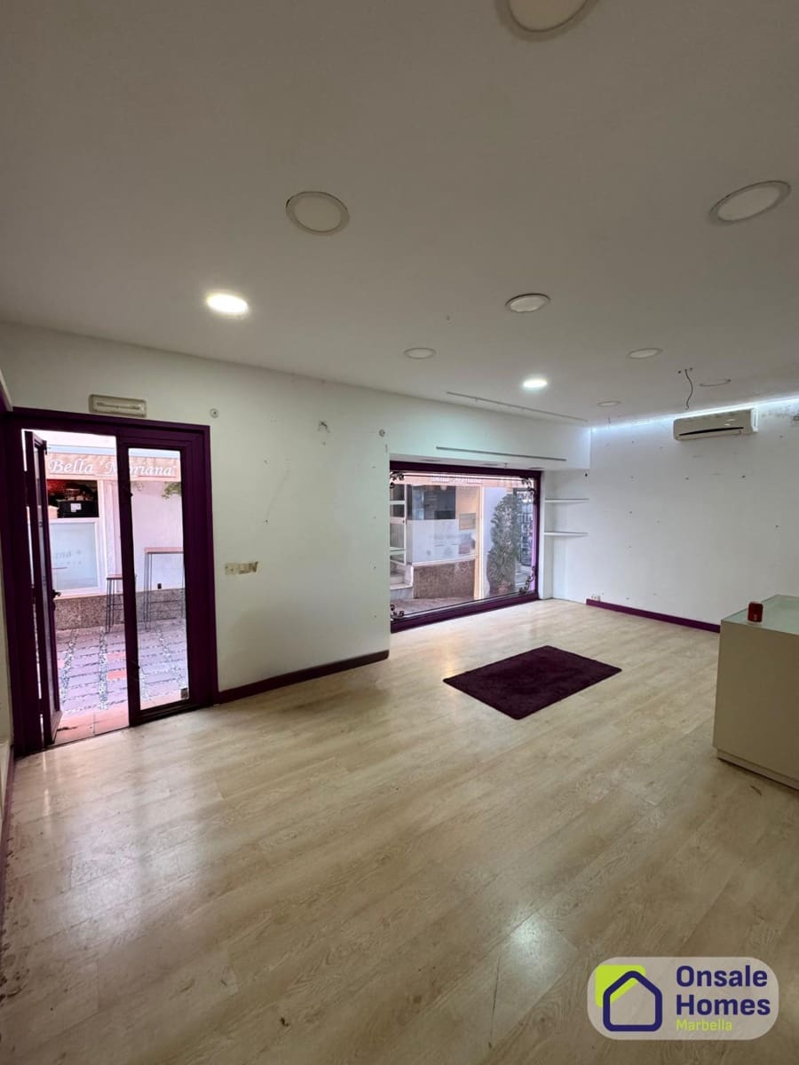 5 bedroom Commercial for sale in Marbella - € 2,100,000 (Ref: 9367962)