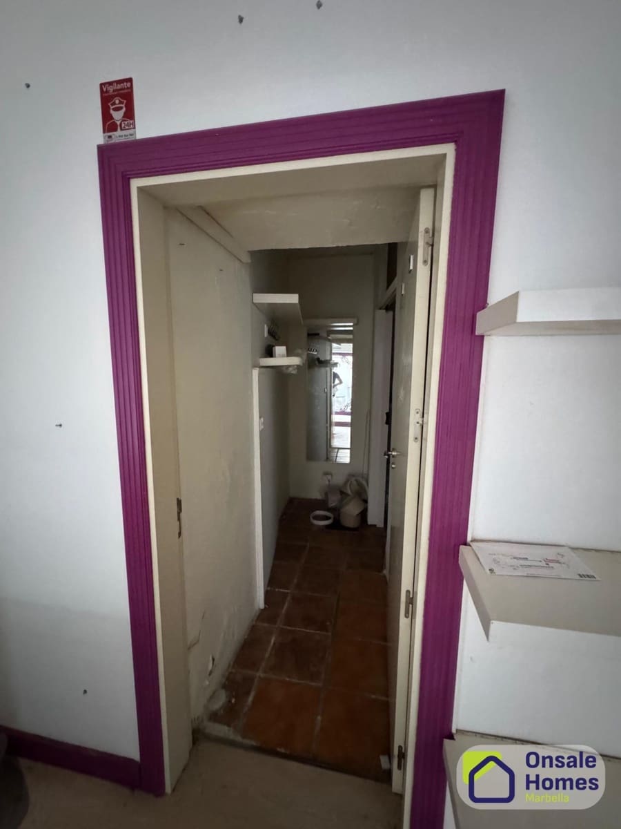 5 bedroom Commercial for sale in Marbella - € 2,100,000 (Ref: 9367962)