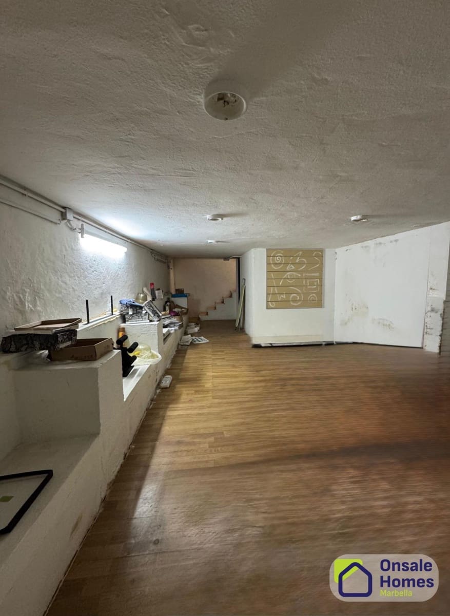 5 bedroom Commercial for sale in Marbella - € 2,100,000 (Ref: 9367962)