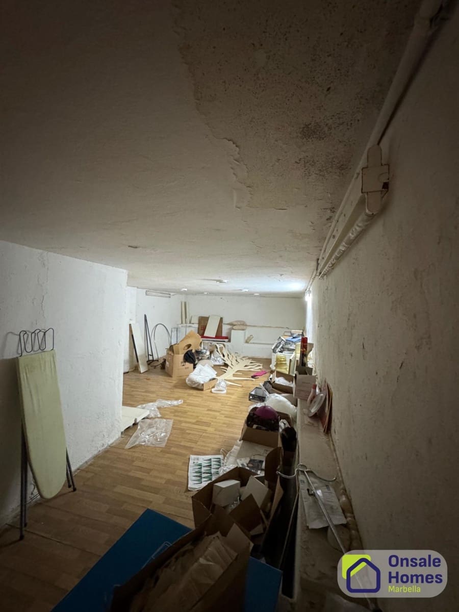 5 bedroom Commercial for sale in Marbella - € 2,100,000 (Ref: 9367962)