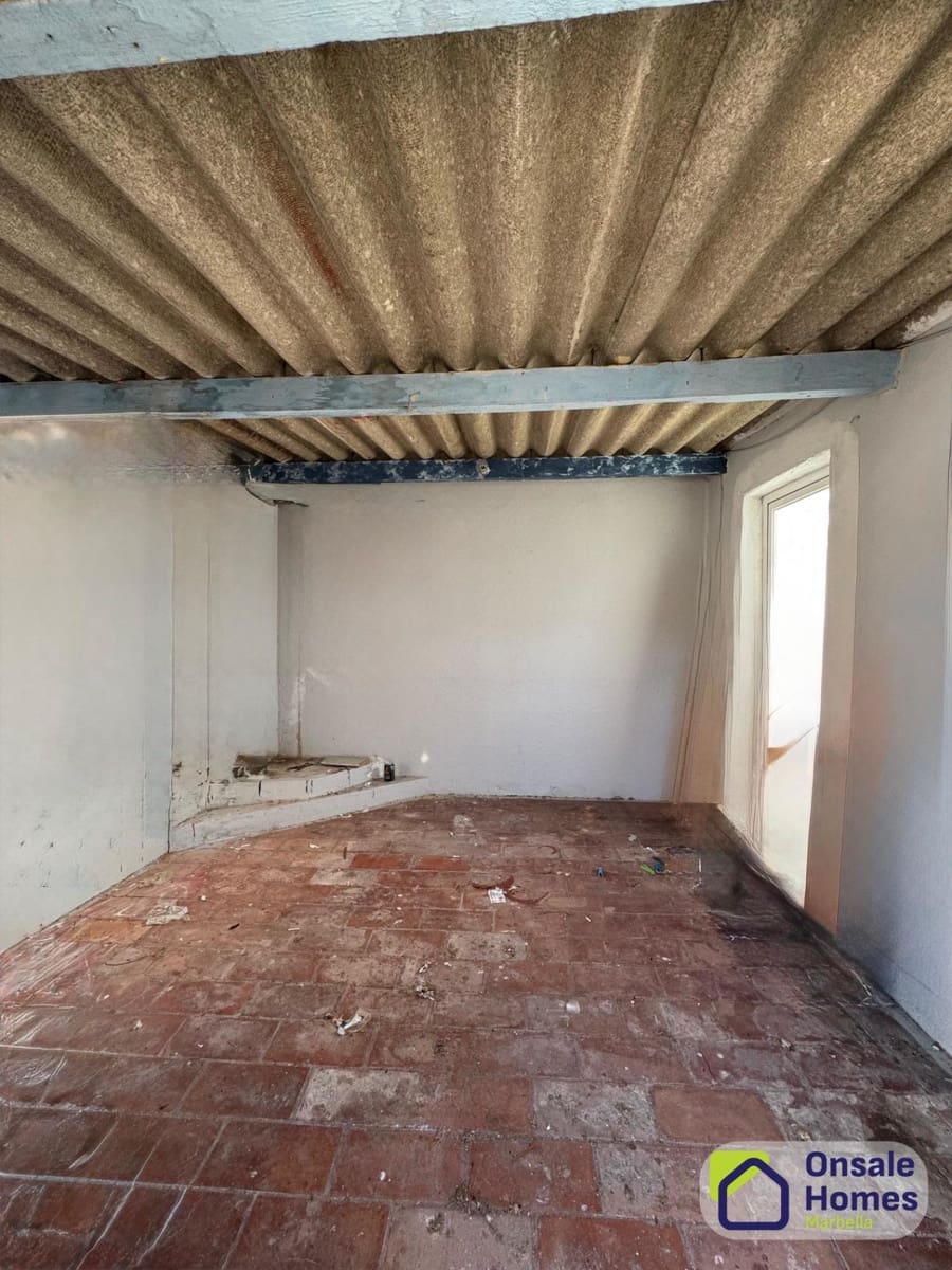 5 bedroom Commercial for sale in Marbella - € 2,100,000 (Ref: 9367962)