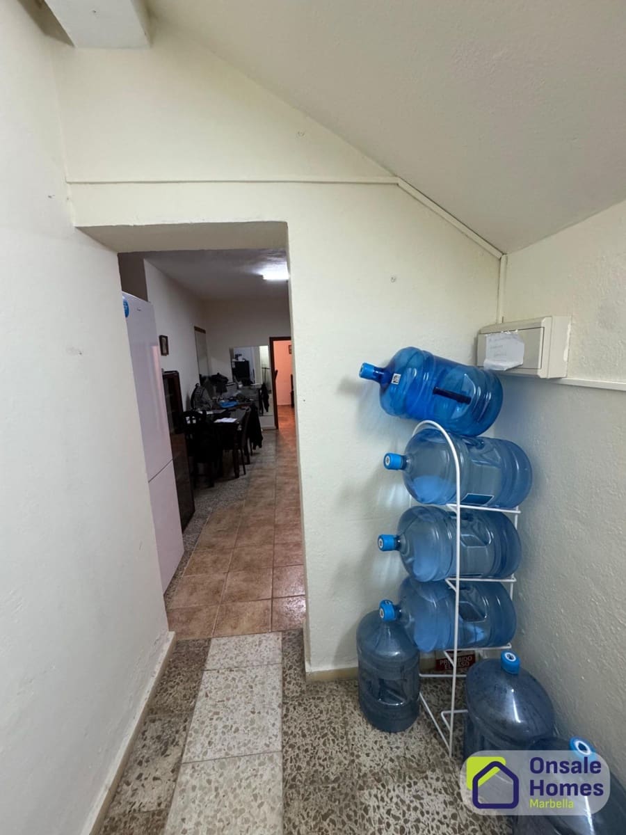 5 bedroom Commercial for sale in Marbella - € 2,100,000 (Ref: 9367962)