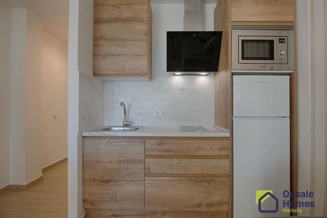 Flat te koop in Playa Bajadilla - Puertos, Marbella - € 320.000 (Ref: 9367965)