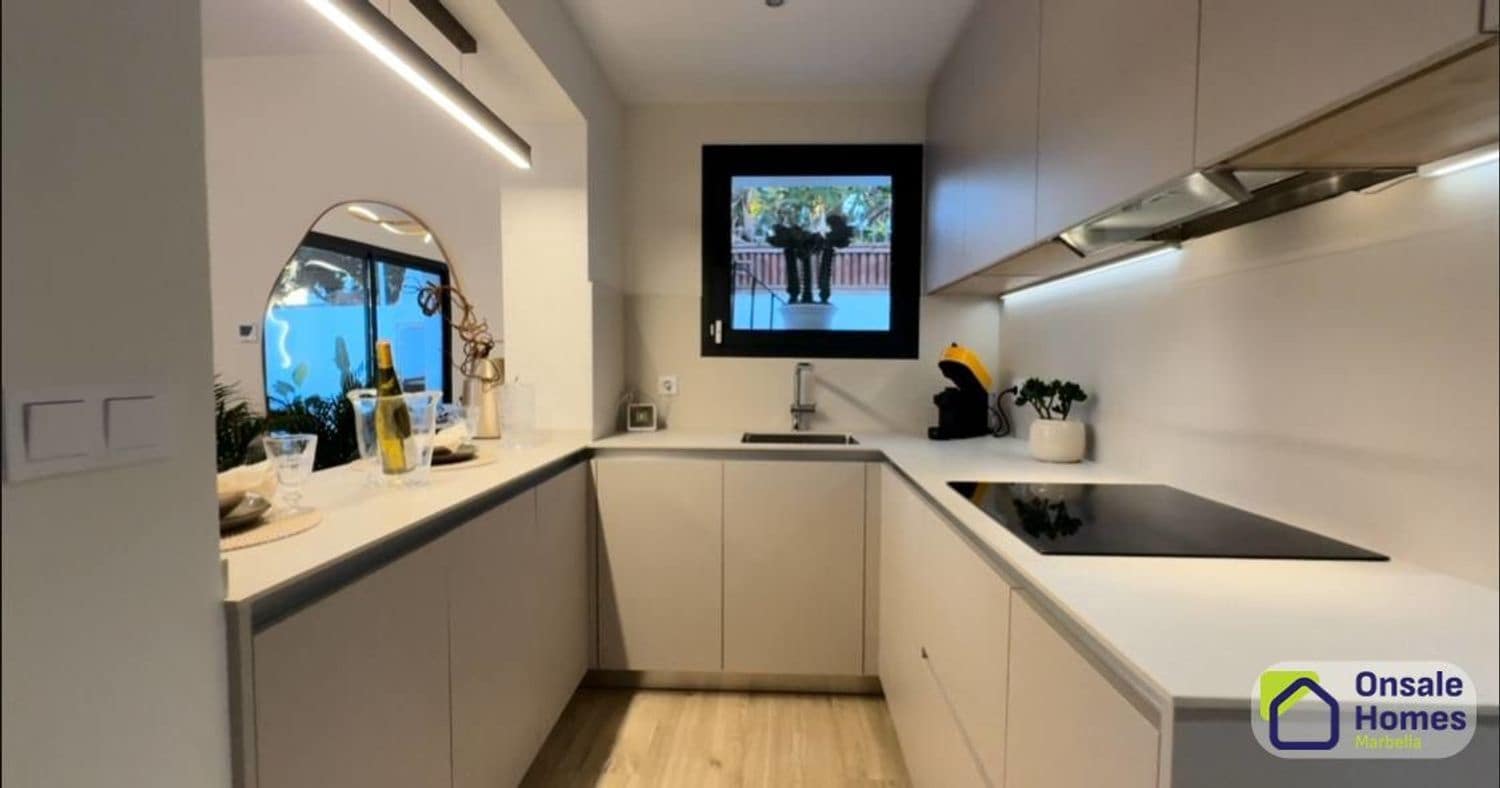 5 soverom Villa til salgs i Marbella med svømmebasseng garasje - € 1 490 000 (Ref: 9367966)