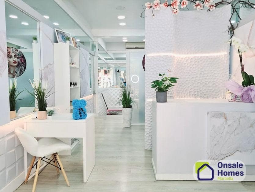 Local Commercial à louer à Marbella - 1 800 € (Ref: 9367974)