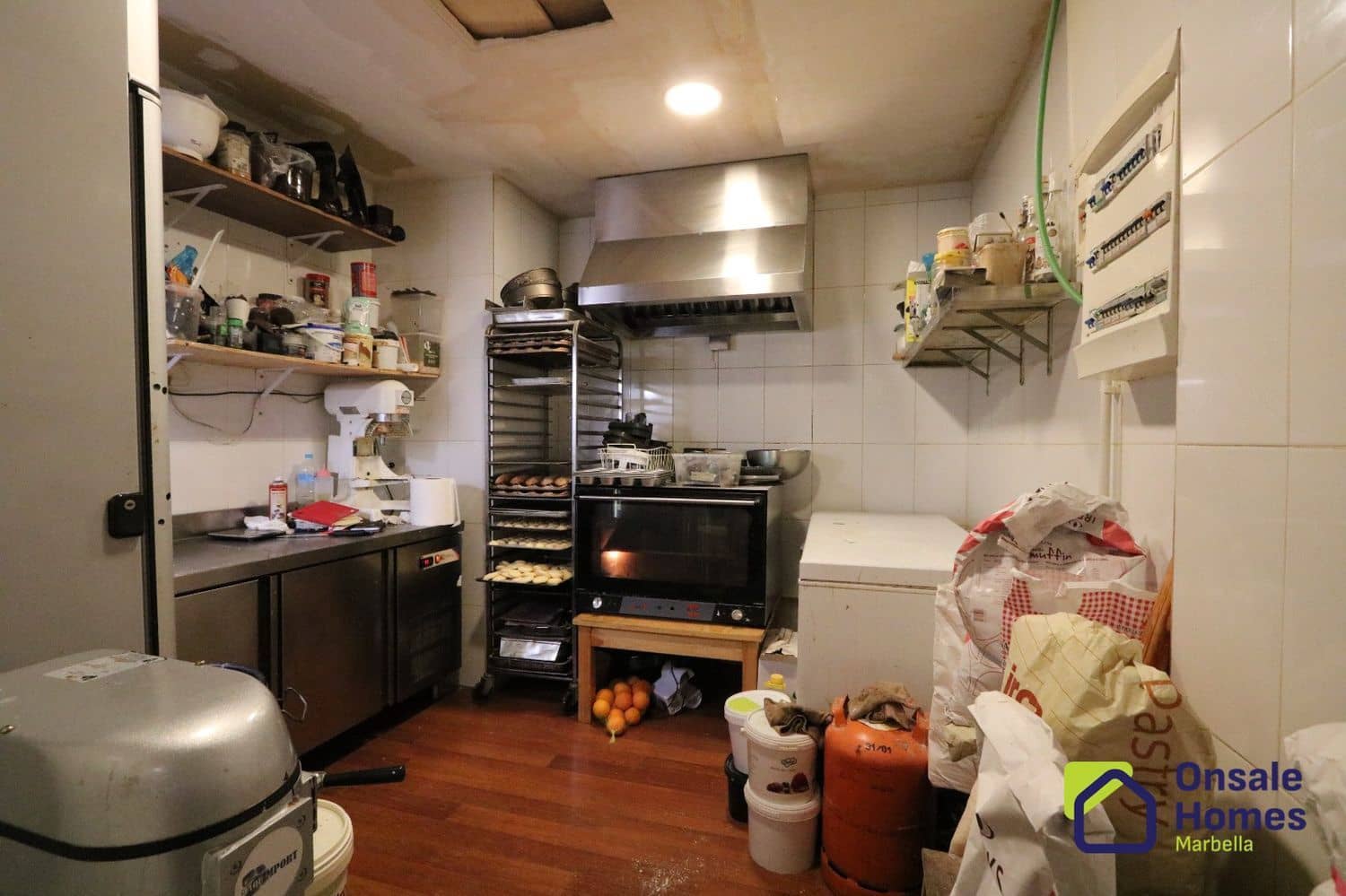 Local Comercial en Marbella en alquiler - 2.000 € (Ref: 9367975)