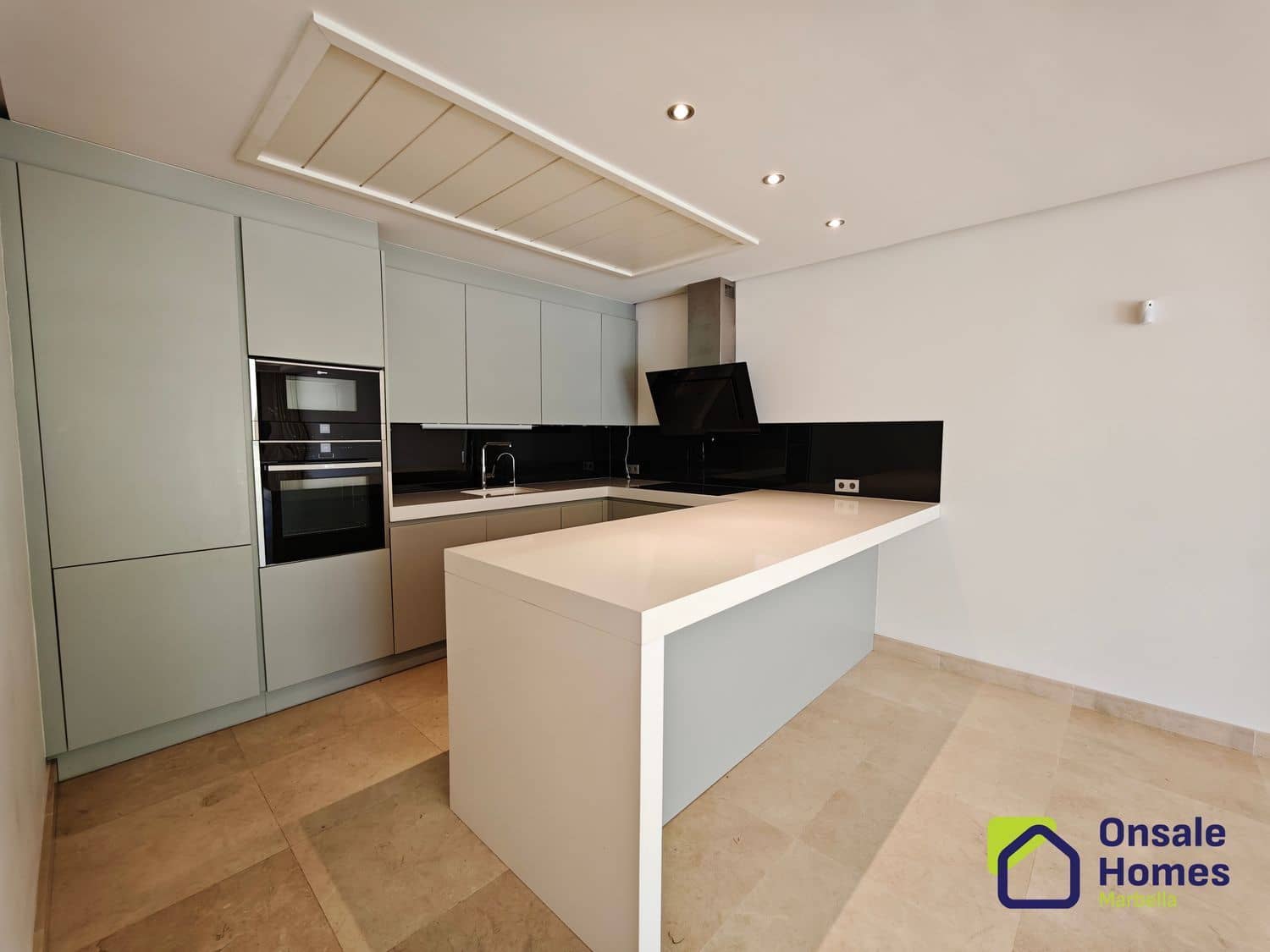 3 slaapkamer Villa te koop in Marbella met zwembad garage - € 1.800.000 (Ref: 9367978)