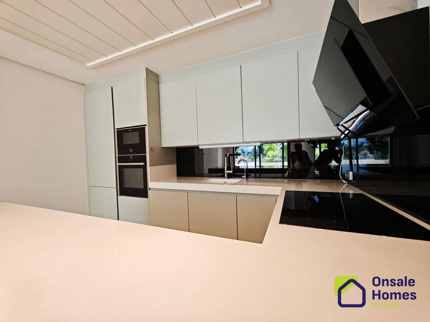 3 slaapkamer Villa te koop in Marbella met zwembad garage - € 1.800.000 (Ref: 9367978)