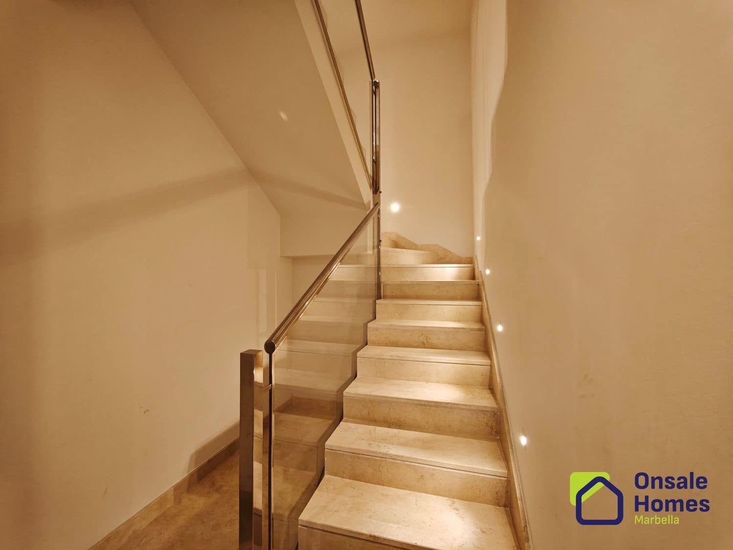 3 slaapkamer Villa te koop in Marbella met zwembad garage - € 1.800.000 (Ref: 9367978)