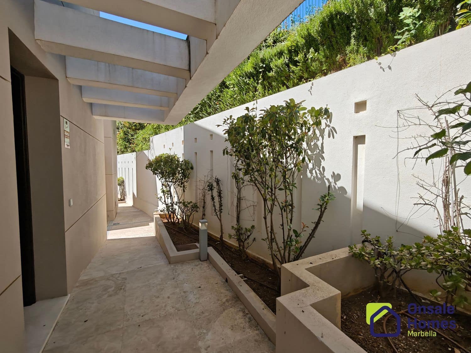 3 slaapkamer Villa te koop in Marbella met zwembad garage - € 1.800.000 (Ref: 9367978)